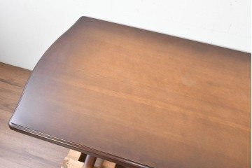  中古　飛騨産業　キツツキマーク　コロニアル調で端正な佇まいのダイニングテーブル　(R-087118)