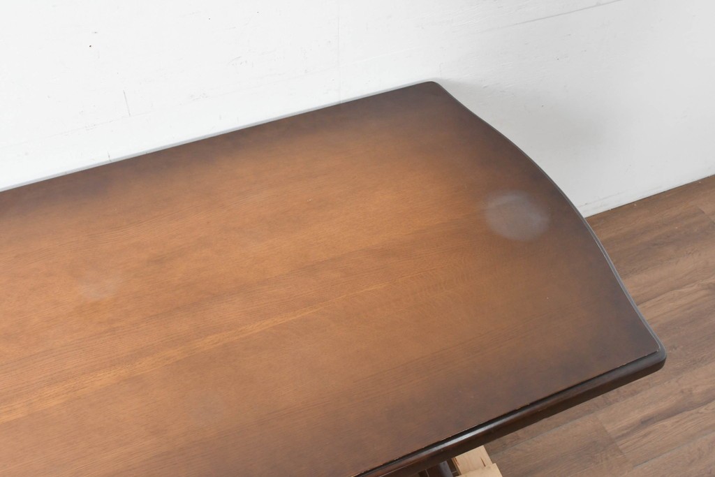  中古　飛騨産業　キツツキマーク　コロニアル調で端正な佇まいのダイニングテーブル　(R-087118)