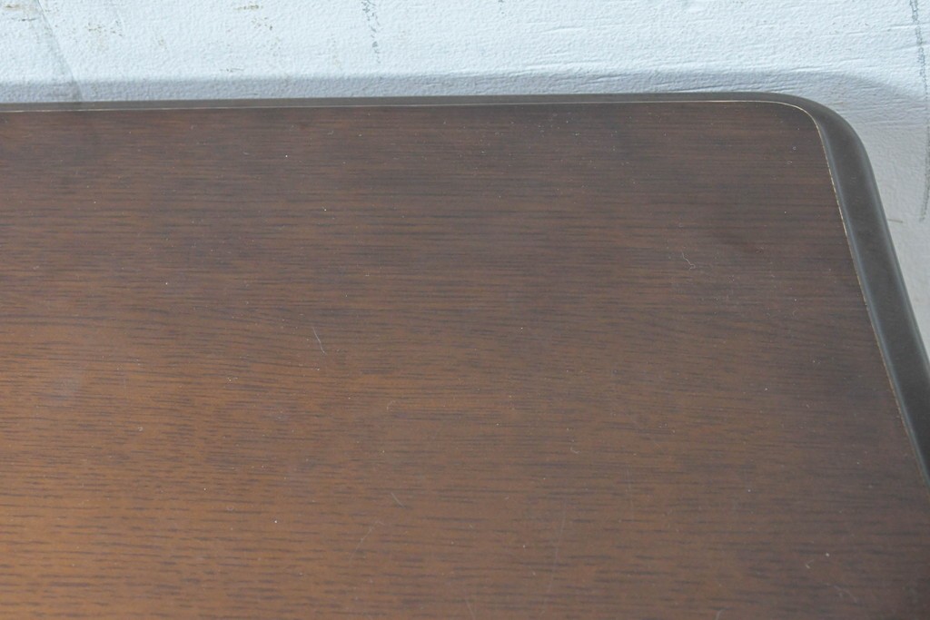  中古　飛騨産業　キツツキマーク　コロニアル調で端正な佇まいのダイニングテーブル　(R-087118)