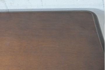  中古　飛騨産業　キツツキマーク　コロニアル調で端正な佇まいのダイニングテーブル　(R-087118)