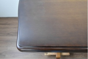  中古　飛騨産業　キツツキマーク　コロニアル調で端正な佇まいのダイニングテーブル　(R-087118)