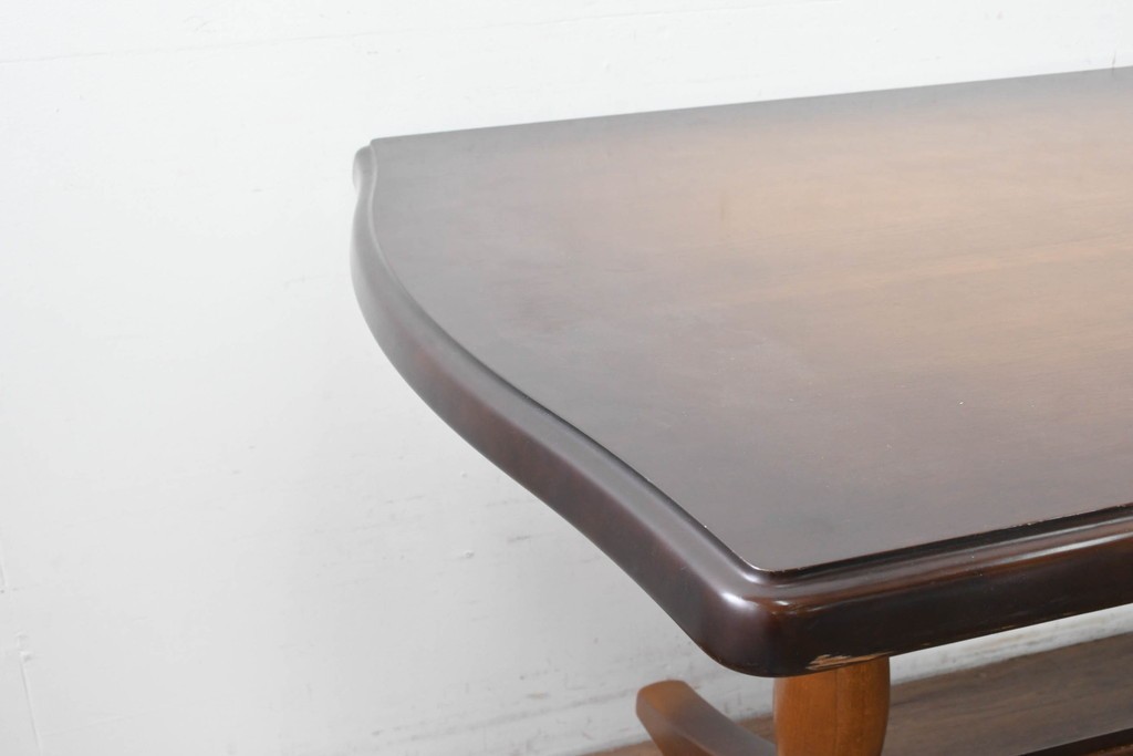  中古　飛騨産業　キツツキマーク　コロニアル調で端正な佇まいのダイニングテーブル　(R-087118)