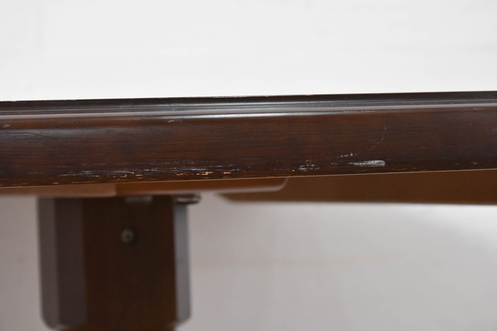  中古　飛騨産業　キツツキマーク　コロニアル調で端正な佇まいのダイニングテーブル　(R-087118)