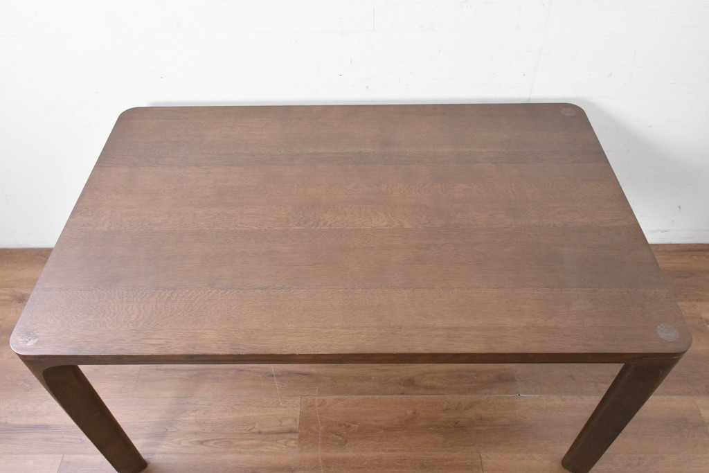 中古　カリモク家具(karimoku)　オーク材　DD4730　すっきりとした角丸デザインのダイニングテーブル　定価約24万円　(R-087120)