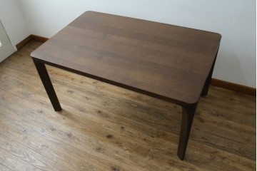 中古　カリモク家具(karimoku)　オーク材　DD4730　すっきりとした角丸デザインのダイニングテーブル　定価約24万円　(R-087120)