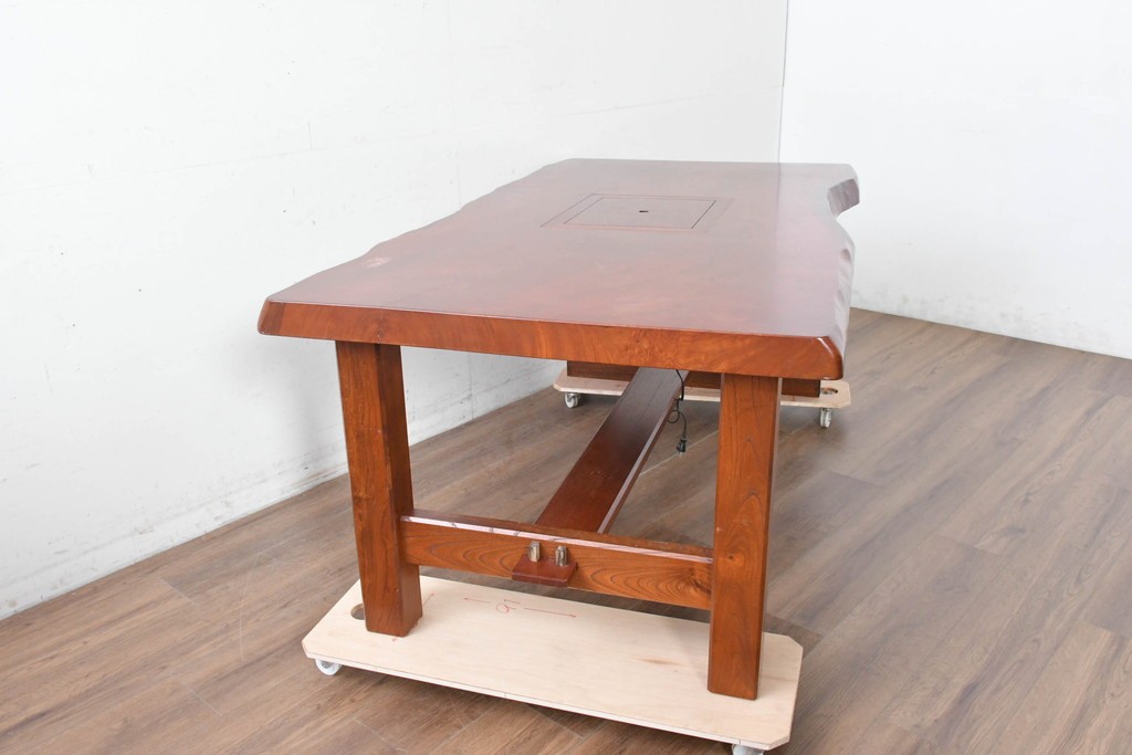 中古　職人手作りの特注品　総欅(ケヤキ)材　一枚板　自然の造形を活かした囲炉裏付きダイニングテーブル　製作費約150万円　(R-087121)