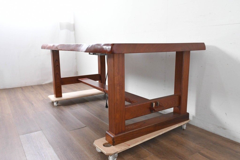 中古　職人手作りの特注品　総欅(ケヤキ)材　一枚板　自然の造形を活かした囲炉裏付きダイニングテーブル　製作費約150万円　(R-087121)