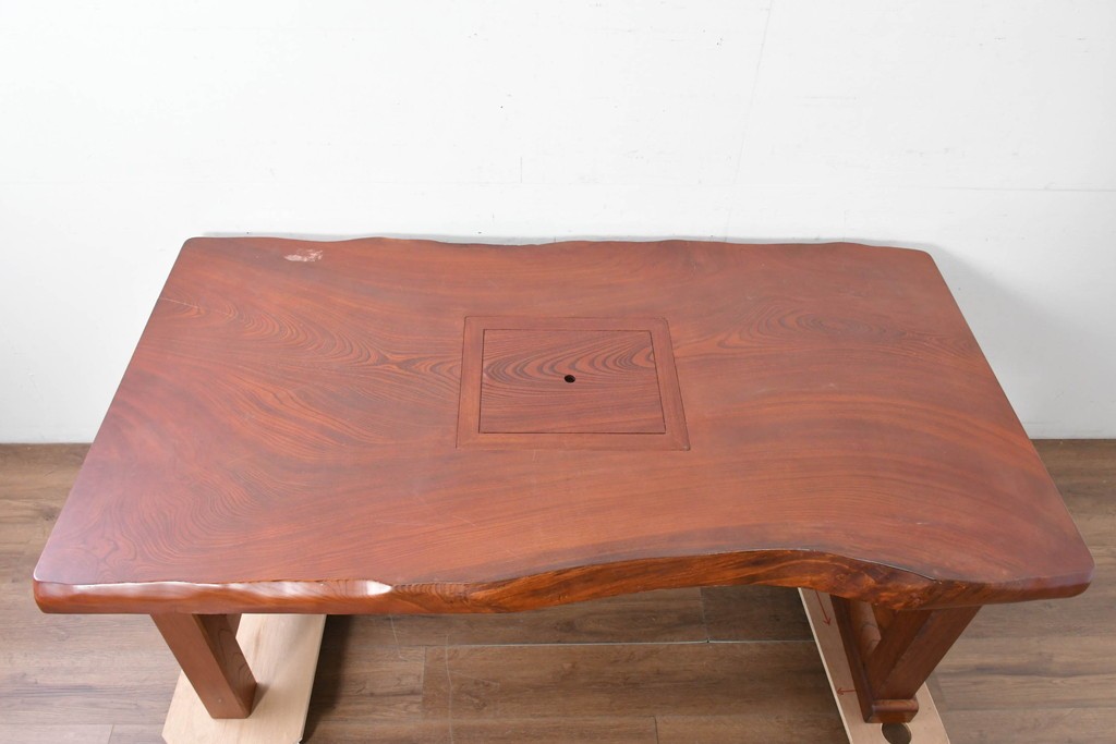 中古　職人手作りの特注品　総欅(ケヤキ)材　一枚板　自然の造形を活かした囲炉裏付きダイニングテーブル　製作費約150万円　(R-087121)