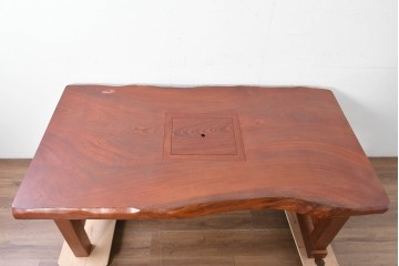 中古　職人手作りの特注品　総欅(ケヤキ)材　一枚板　自然の造形を活かした囲炉裏付きダイニングテーブル　製作費約150万円　(R-087121)
