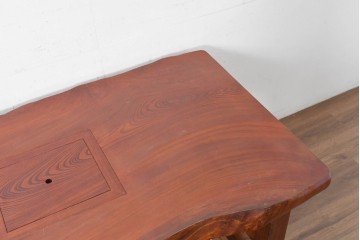 中古　職人手作りの特注品　総欅(ケヤキ)材　一枚板　自然の造形を活かした囲炉裏付きダイニングテーブル　製作費約150万円　(R-087121)