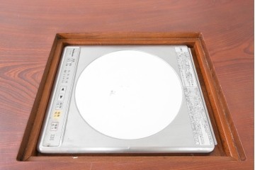 中古　職人手作りの特注品　総欅(ケヤキ)材　一枚板　自然の造形を活かした囲炉裏付きダイニングテーブル　製作費約150万円　(R-087121)