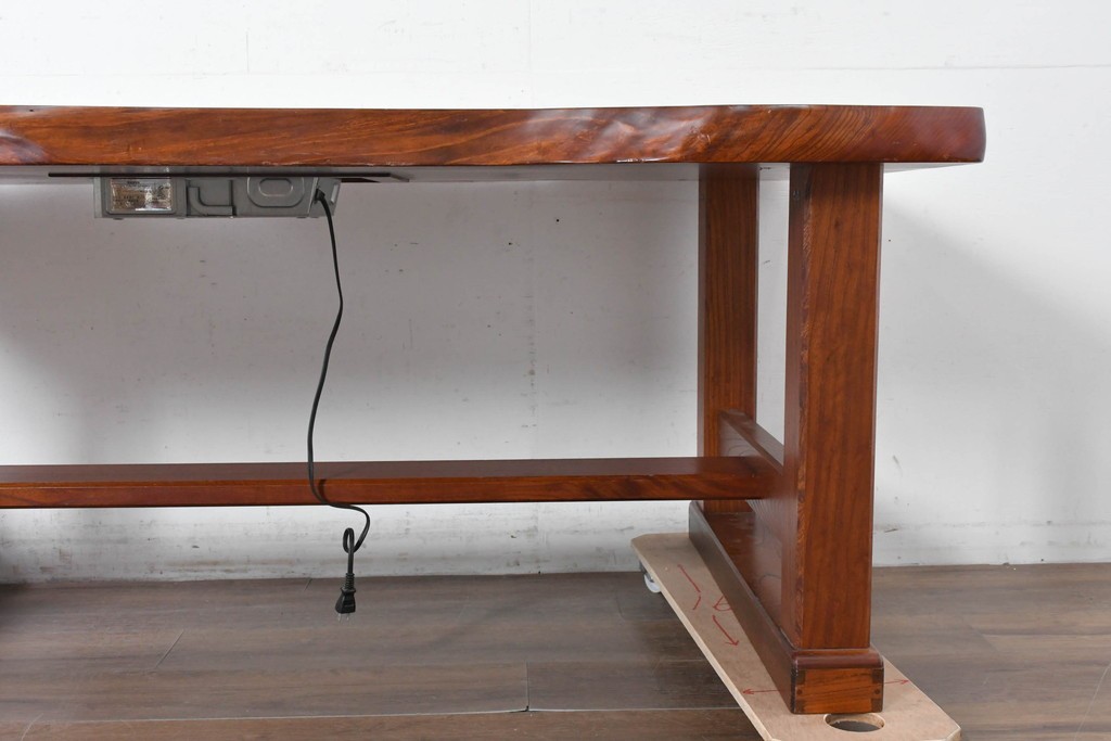 中古　職人手作りの特注品　総欅(ケヤキ)材　一枚板　自然の造形を活かした囲炉裏付きダイニングテーブル　製作費約150万円　(R-087121)