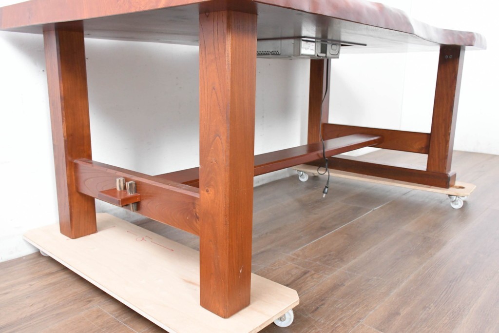 中古　職人手作りの特注品　総欅(ケヤキ)材　一枚板　自然の造形を活かした囲炉裏付きダイニングテーブル　製作費約150万円　(R-087121)