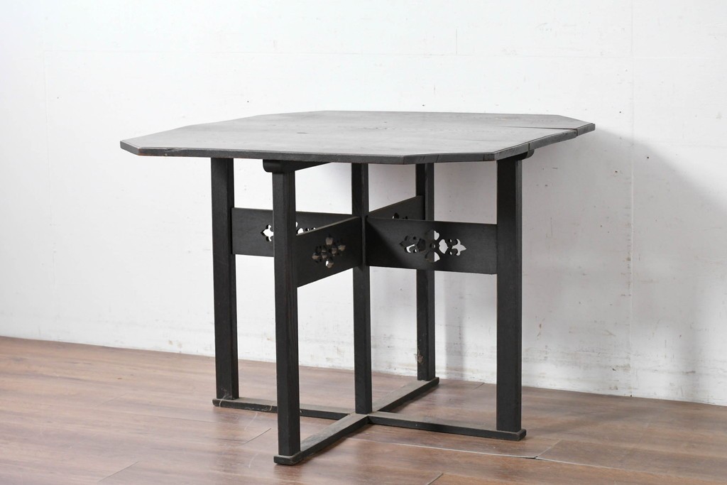 和製アンティーク　大正ロマン　希少デザイン　透かし彫り入りのオクタゴンテーブル　(R-087122)