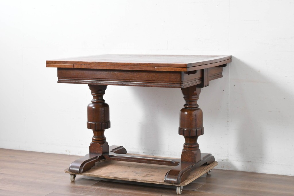 イギリスアンティーク　オーク材　重厚な佇まいのドローリーフテーブル　(R-087123)