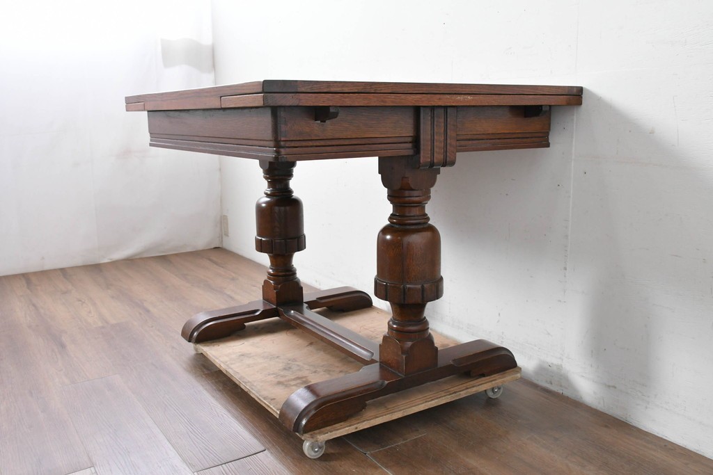 イギリスアンティーク　オーク材　重厚な佇まいのドローリーフテーブル　(R-087123)