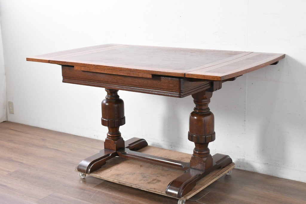 イギリスアンティーク　オーク材　重厚な佇まいのドローリーフテーブル　(R-087123)