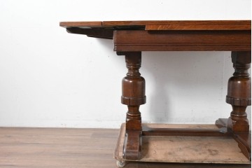 イギリスアンティーク　オーク材　重厚な佇まいのドローリーフテーブル　(R-087123)