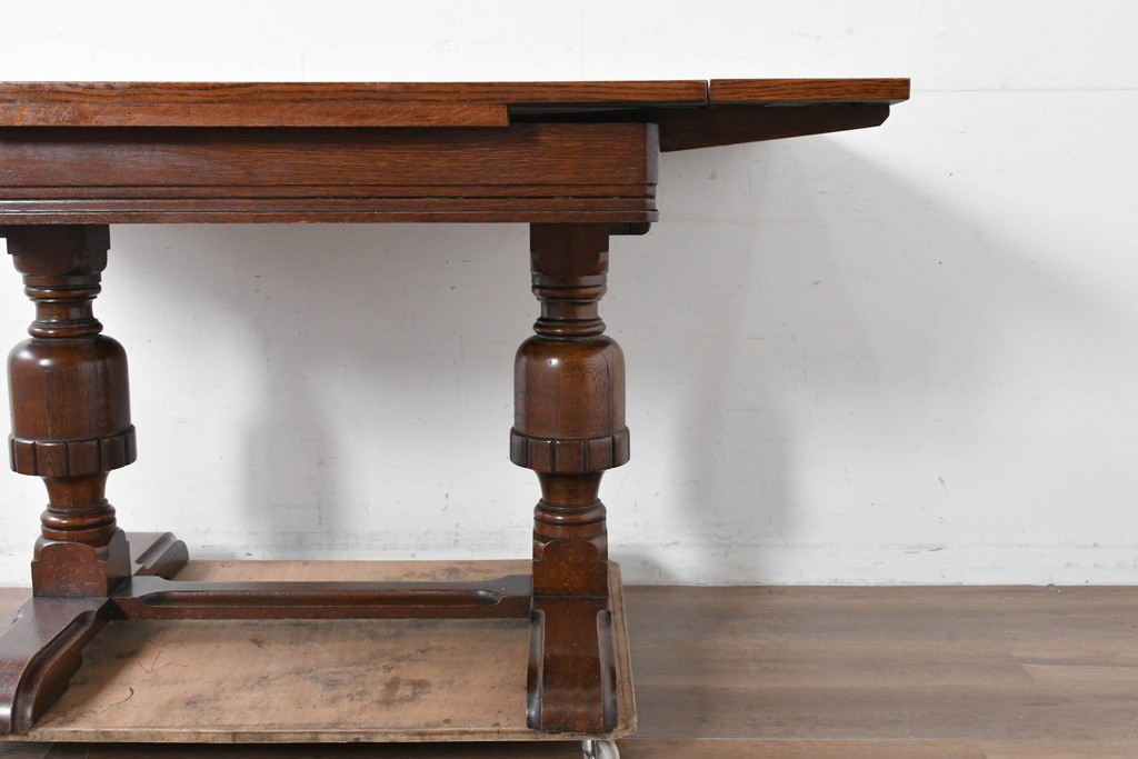 イギリスアンティーク　オーク材　重厚な佇まいのドローリーフテーブル　(R-087123)