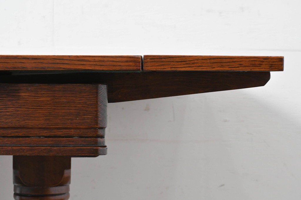 イギリスアンティーク　オーク材　重厚な佇まいのドローリーフテーブル　(R-087123)