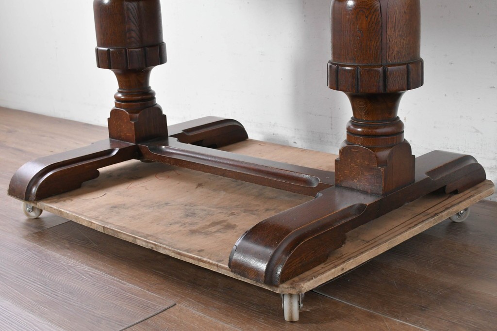 イギリスアンティーク　オーク材　重厚な佇まいのドローリーフテーブル　(R-087123)