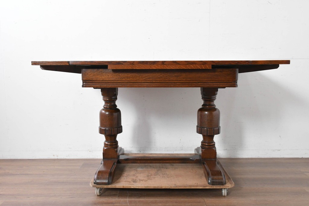 イギリスアンティーク　オーク材　重厚な佇まいのドローリーフテーブル　(R-087123)