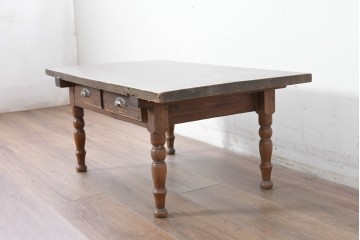 和製アンティーク　天板に欅(ケヤキ)材一枚板が用いられた文机　(R-087127)