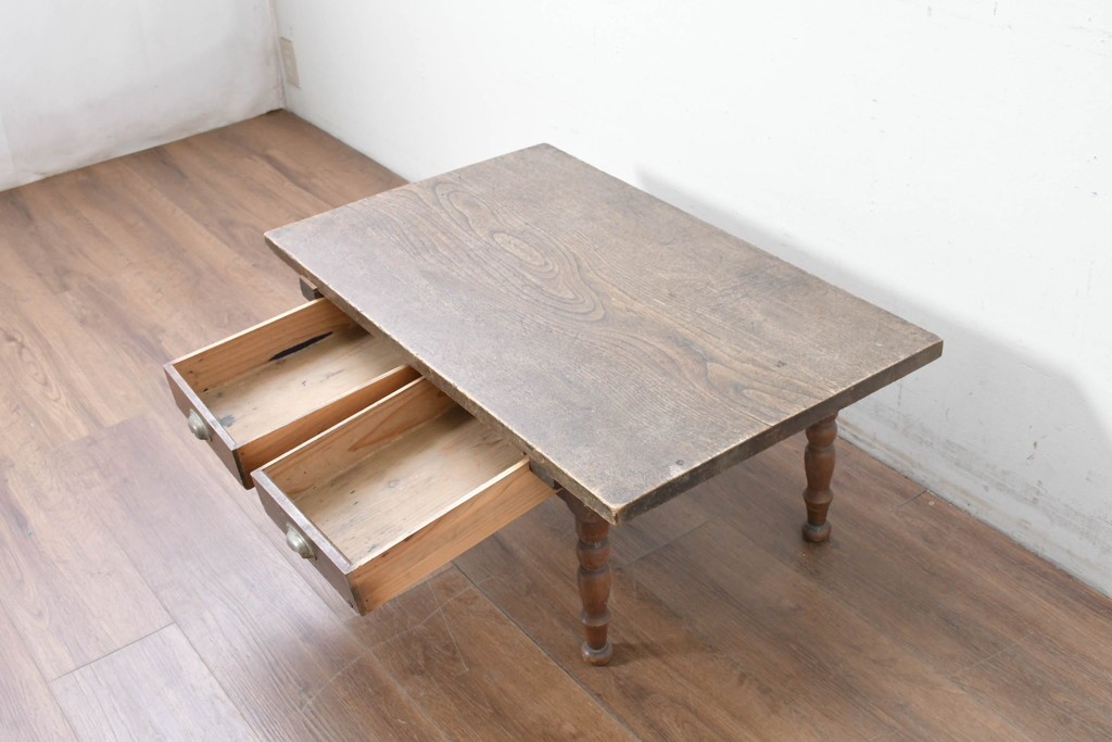 和製アンティーク　天板に欅(ケヤキ)材一枚板が用いられた文机　(R-087127)