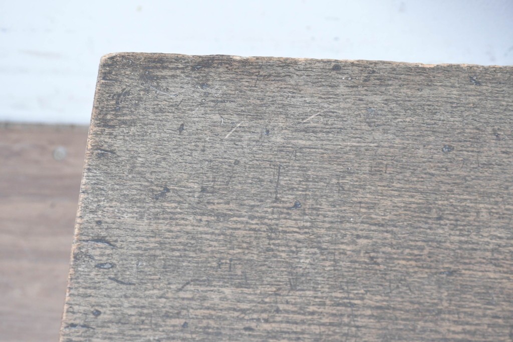 和製アンティーク　天板に欅(ケヤキ)材一枚板が用いられた文机　(R-087127)