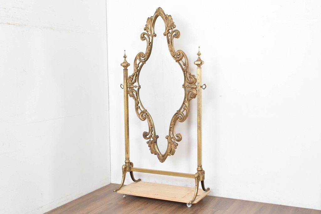 イタリアヴィンテージ　最高級　真鍮製　細部まで凝った造りが魅力的な特大スタンドミラー　(R-087131)