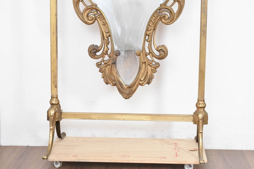 イタリアヴィンテージ　最高級　真鍮製　細部まで凝った造りが魅力的な特大スタンドミラー　(R-087131)