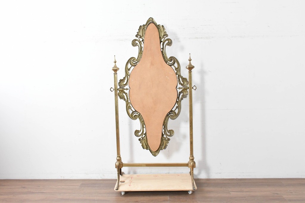 イタリアヴィンテージ　最高級　真鍮製　細部まで凝った造りが魅力的な特大スタンドミラー　(R-087131)