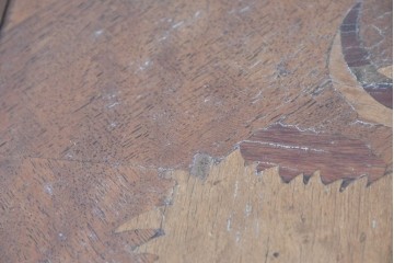 フランスアンティーク　希少!!　エミール・ガレ(Emile Galle)サイン入り　アザミの象嵌細工が施されたバタフライテーブル　(R-087134)