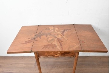 フランスアンティーク　希少!!　エミール・ガレ(Emile Galle)サイン入り　アザミの象嵌細工が施されたバタフライテーブル　(R-087134)