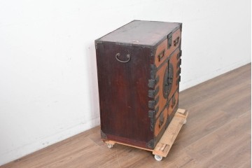 和製アンティーク　赤みのある木肌に黒い金具が映える観音開き帳場小箪笥　(R-087135)