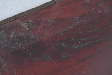 和製アンティーク　赤みのある木肌に黒い金具が映える観音開き帳場小箪笥　(R-087135)