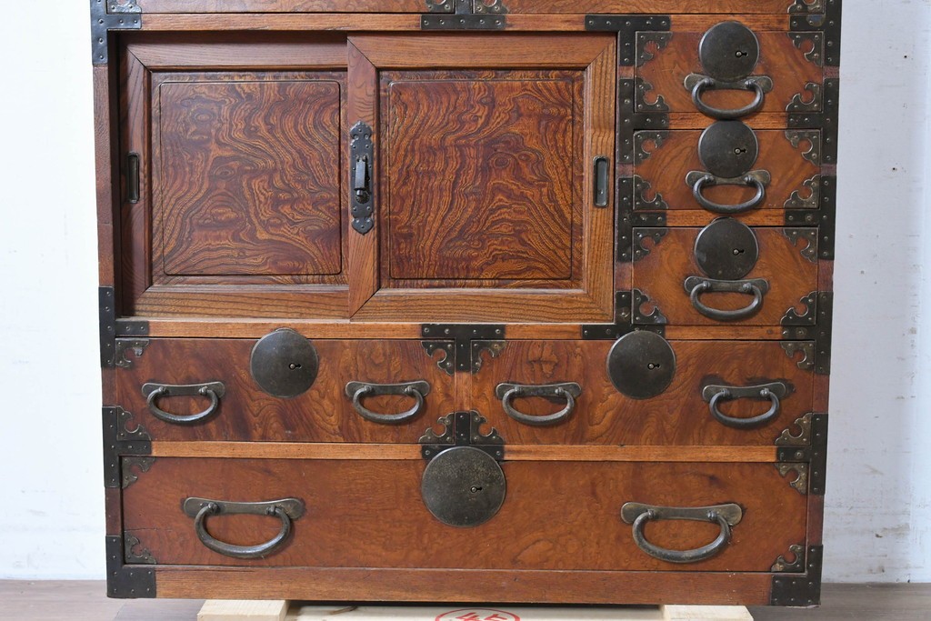 和製アンティーク　前面欅(ケヤキ)材　美しい杢目の帳場箪笥　(R-087136)