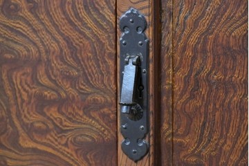 和製アンティーク　前面欅(ケヤキ)材　美しい杢目の帳場箪笥　(R-087136)