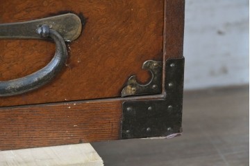 和製アンティーク　前面欅(ケヤキ)材　美しい杢目の帳場箪笥　(R-087136)