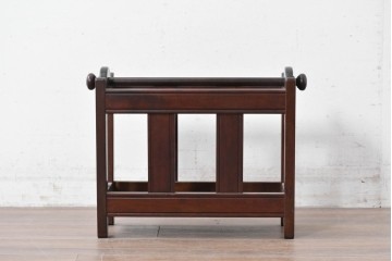 中古　美品　松本民芸家具　和洋折衷の空間にも自然に馴染むC型マガジンラック　(R-087137)