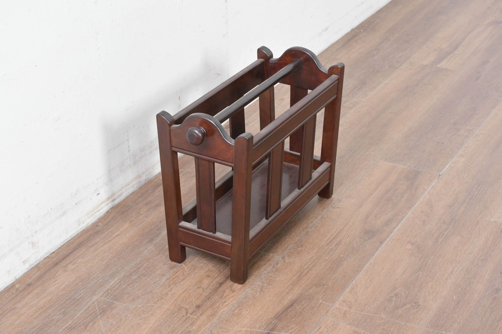 中古　美品　松本民芸家具　和洋折衷の空間にも自然に馴染むC型マガジンラック　(R-087137)