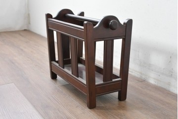 中古　美品　松本民芸家具　和洋折衷の空間にも自然に馴染むC型マガジンラック　(R-087137)