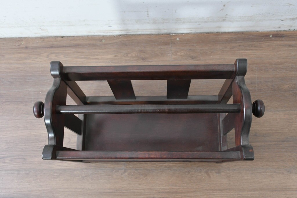 中古　美品　松本民芸家具　和洋折衷の空間にも自然に馴染むC型マガジンラック　(R-087137)