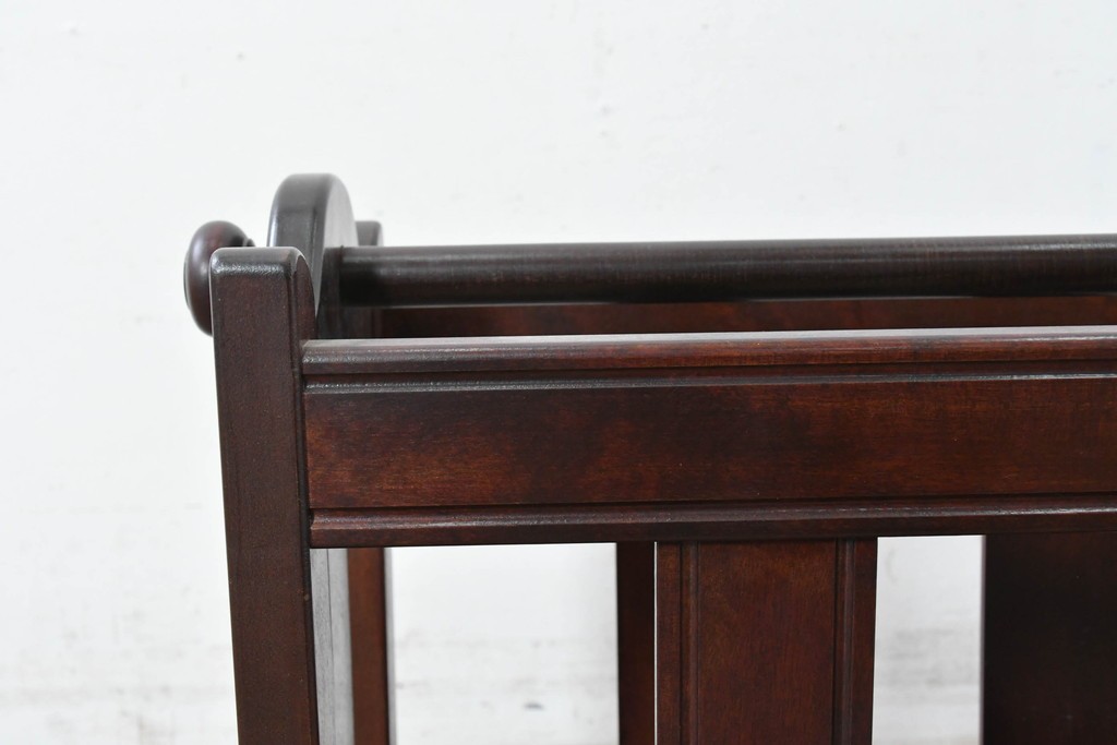 中古　美品　松本民芸家具　和洋折衷の空間にも自然に馴染むC型マガジンラック　(R-087137)