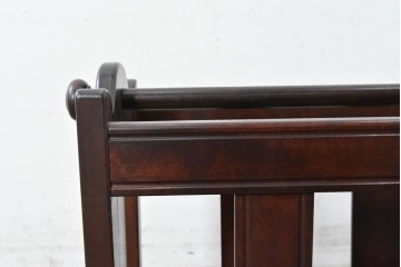 中古　美品　松本民芸家具　和洋折衷の空間にも自然に馴染むC型マガジンラック　(R-087137)