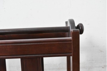 中古　美品　松本民芸家具　和洋折衷の空間にも自然に馴染むC型マガジンラック　(R-087137)