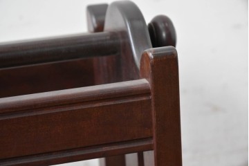 中古　美品　松本民芸家具　和洋折衷の空間にも自然に馴染むC型マガジンラック　(R-087137)