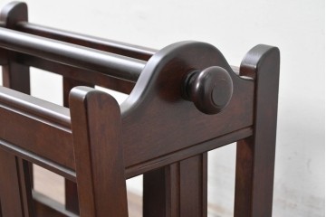 中古　美品　松本民芸家具　和洋折衷の空間にも自然に馴染むC型マガジンラック　(R-087137)