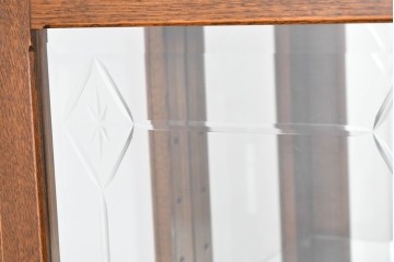 中古　美品　良品　三越家具(現カントリーハウス)　意匠ガラスが素敵なキュリオケース　(R-087139)