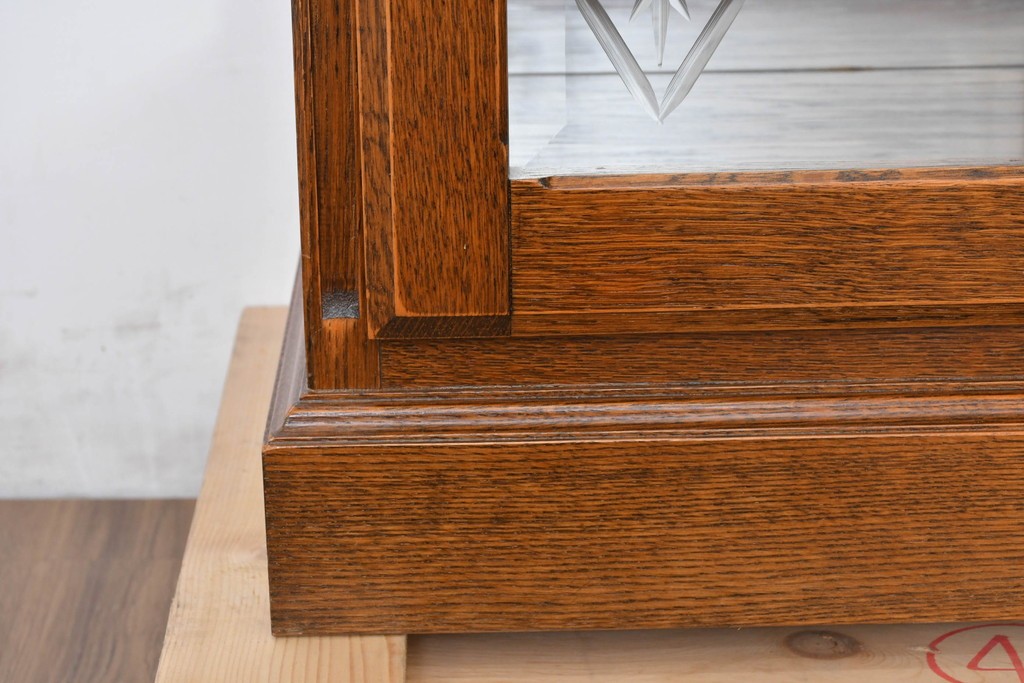 中古　美品　良品　三越家具(現カントリーハウス)　意匠ガラスが素敵なキュリオケース　(R-087139)